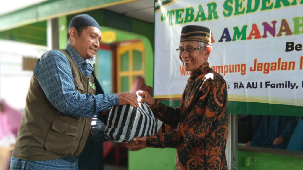 Program Tebar Sedekah sebagai Wujud Kepedulian dan Pemberdayaan Ekonomi UmatMenguatkan Kepedulian, Menggerakkan Kemandirian Program Tebar Sedekah sebagai Wujud Kepedulian dan Pemberdayaan Ekonomi Umat